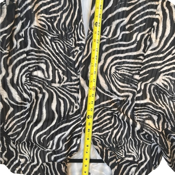 Jones New York Collection Woman Animal Print Blouse/Jacket - B/W -20W - Picture 9 of 11